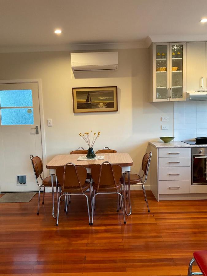 Refined, Retro & Relaxing Βίλα Paraparaumu Εξωτερικό φωτογραφία