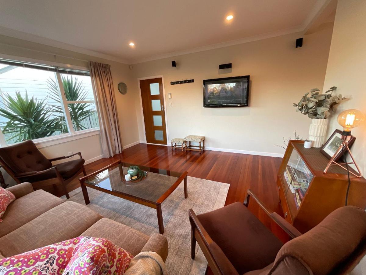 Refined, Retro & Relaxing Βίλα Paraparaumu Εξωτερικό φωτογραφία